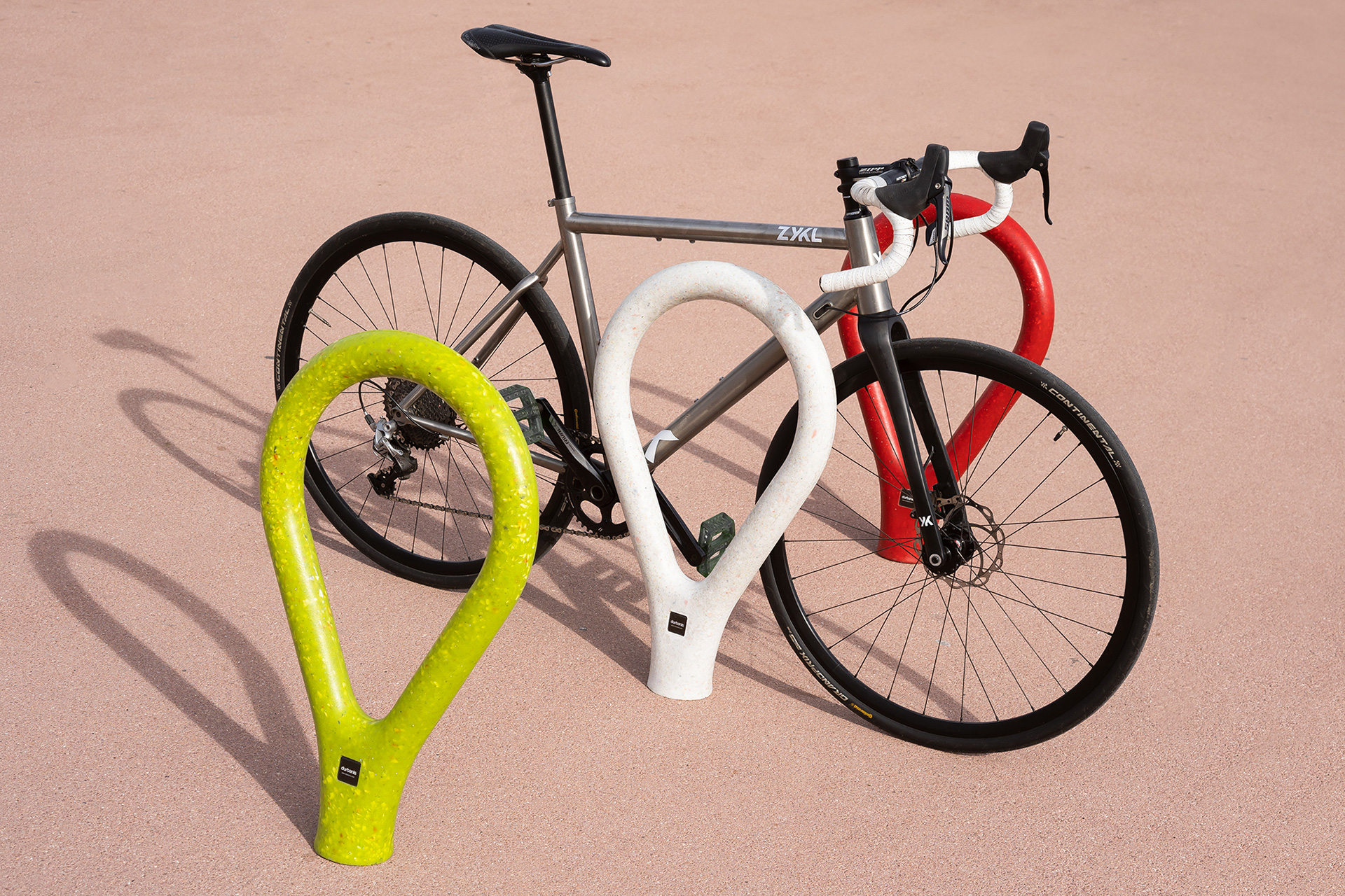 Râtelier pour 6 vélos, profondeur 390 mm, avec support d'appui en tube rond